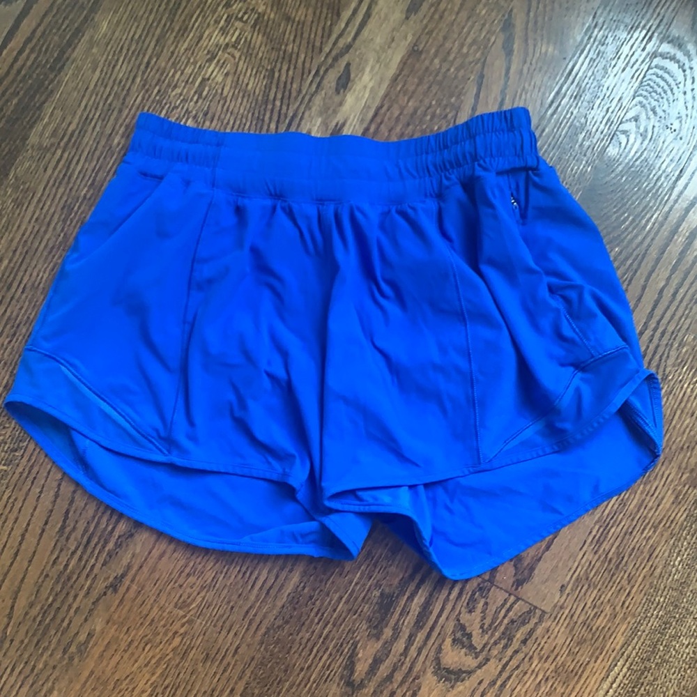 Lululemon hotty hot low rise short 4’’